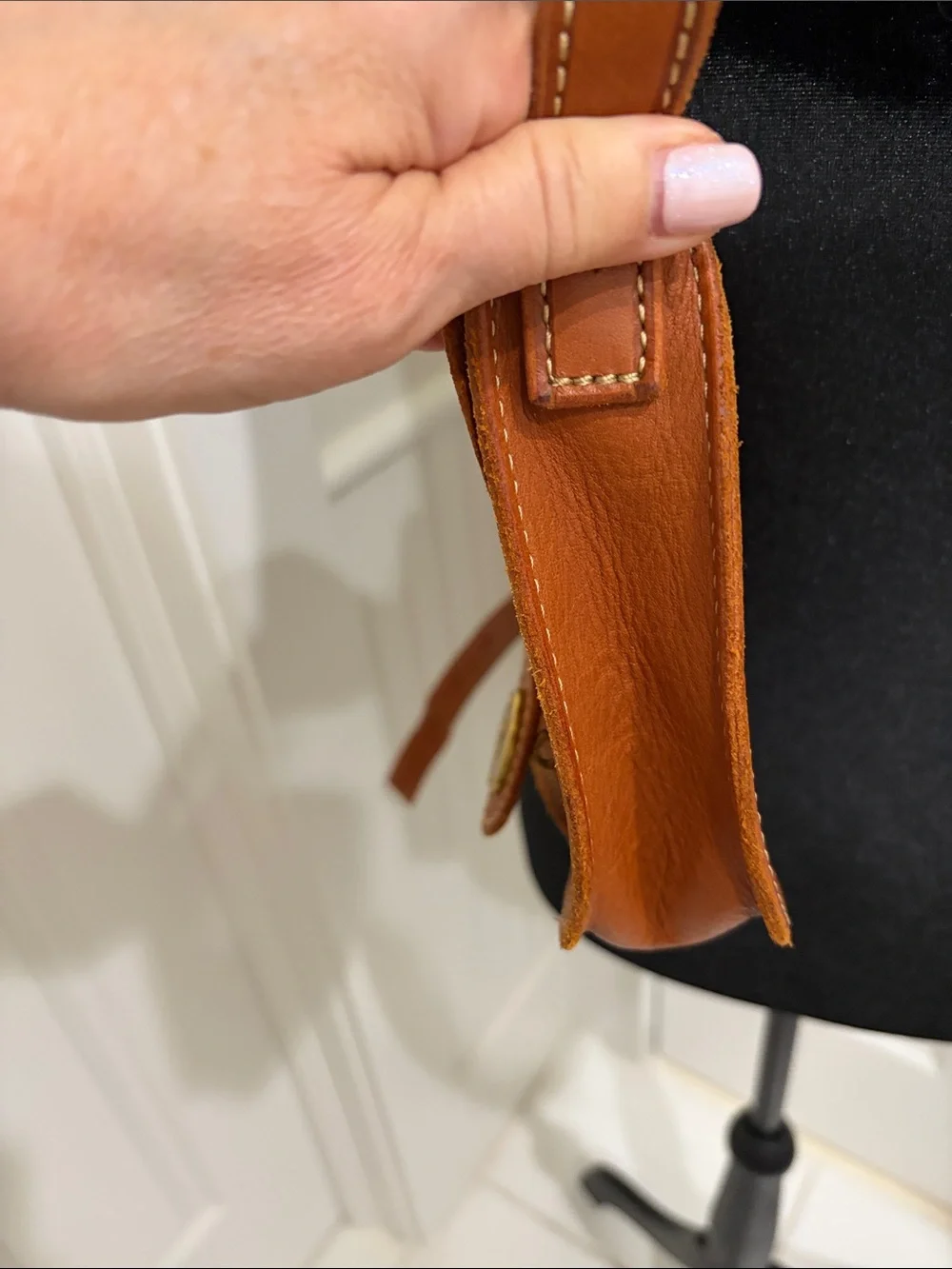 Fossil  Leather Crossbody Saddle Bag with Gold Hardware Like New